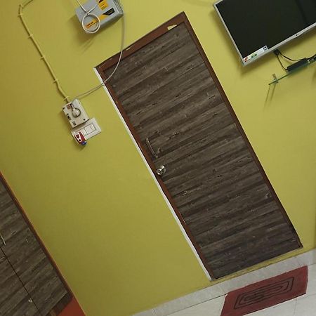 Hotel Tulsi Banda ภายนอก รูปภาพ